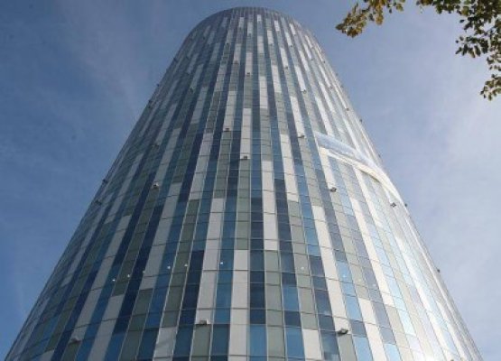 Cea mai înaltă clădire din România este de vânzare: Cine ar putea să o cumpere